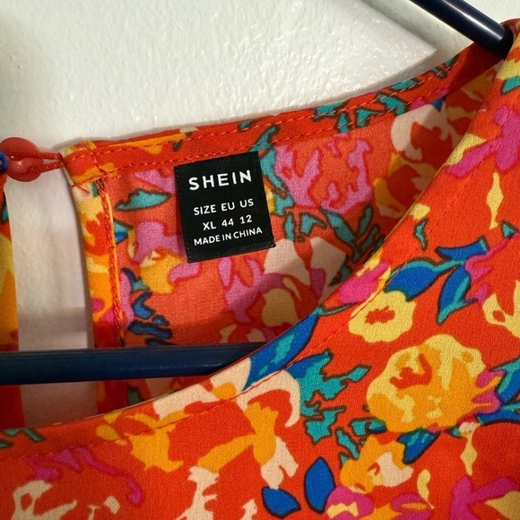 Floral Red Top with Ruffle Sleeves, size XL - Picture 4 of 5